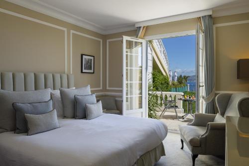 a bedroom with a large bed and a balcony at Althoff Hotel Villa Belrose in Saint-Tropez