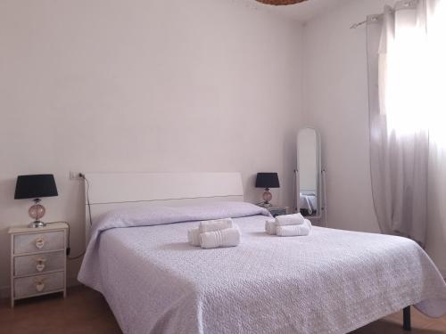 a bedroom with a bed with two towels on it at Residenze di Via Magnolie in Porto Ottiolu
