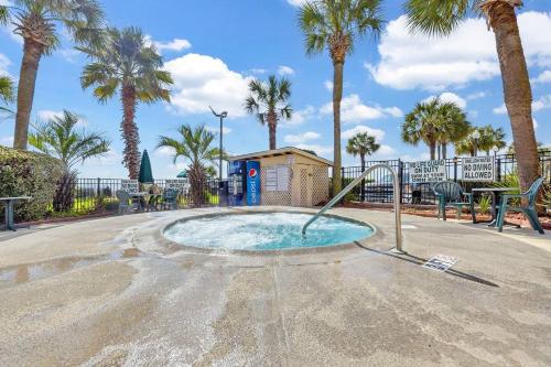 Πισίνα στο ή κοντά στο Couples Retreat On The Ocean Wwasher And Dryer!