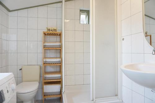 a bathroom with a toilet and a sink and a shower at Kustverhuur, 't Uusje Nieuwvliet in Nieuwvliet
