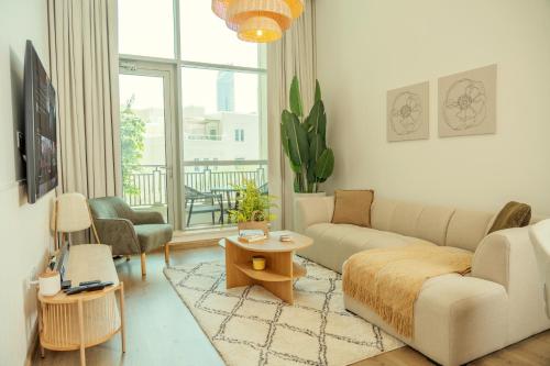 TV a/nebo společenská místnost v ubytování Downtown Oasis Luxury One-bed in Downtown Dubai