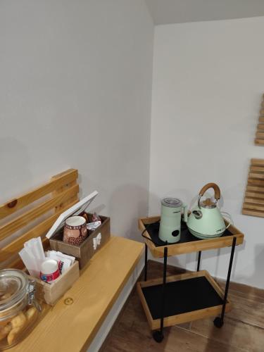 Příslušenství pro přípravu čaje a kávy v ubytování Forese House