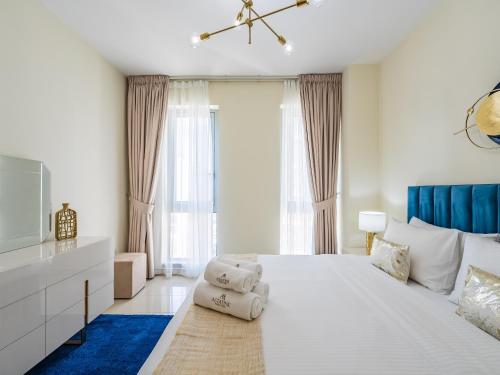 En eller flere senge i et værelse på Downtown Luxury Living -1BR-Standpoint Tower A