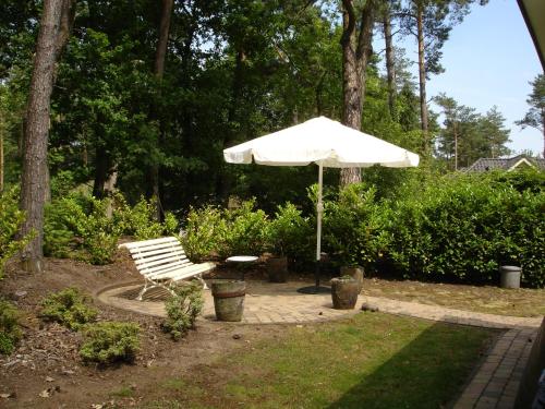 Κήπος έξω από το Comfortable, fully equipped house in nature, wheelchair friendly, free internet
