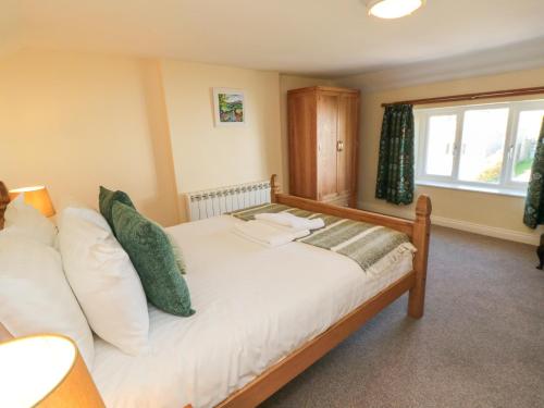 Postel nebo postele na pokoji v ubytování Lilac Cottage