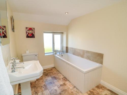 Koupelna v ubytování Lilac Cottage