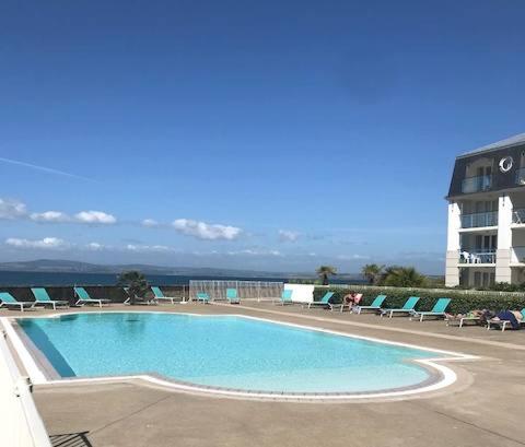 Bazén v ubytování NOUVEAU Appartement Belle Vue Mer nebo v jeho okolí