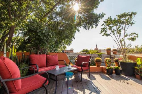 Kebun di luar San Cayetano 4 with AC just a block away from the main square