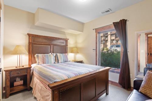 En eller flere senge i et værelse på Pines Unit 240