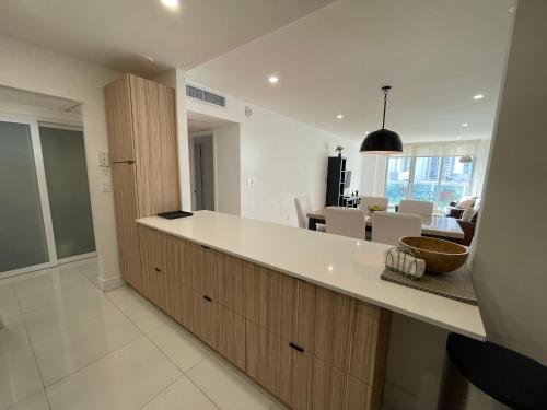 Kuchyň nebo kuchyňský kout v ubytování Stunning apt! Oceanview! Parking included