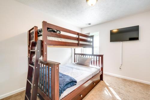 Ένα ή περισσότερα κρεβάτια σε δωμάτιο στο Atlanta Area Home with Yard about 2 Mi to Six Flags