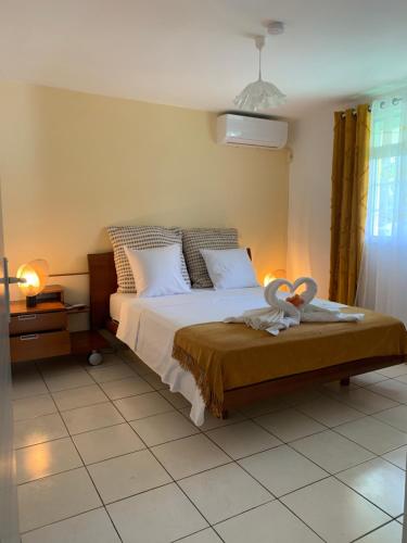 Postel nebo postele na pokoji v ubytování Bas de villa de 3 chambres et spa