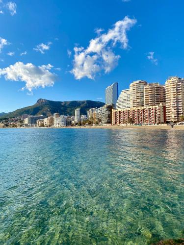 Natalie Calpe Sun 100m to the Beach center
