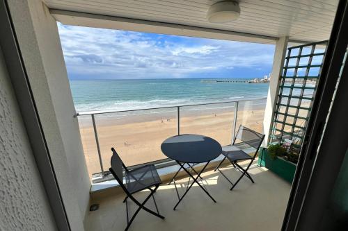 Cozy apartment with sea view