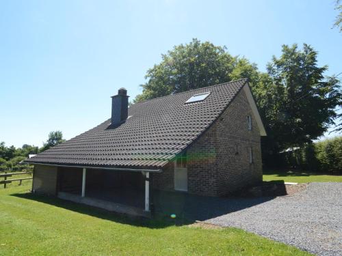 een stenen huis met een dak op een veld bij Picture perfect Holiday Home in Sourbrodt with Garden BBQ in Sourbrodt