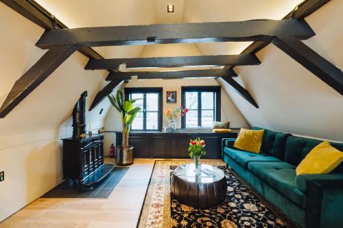 Khu vực ghế ngồi tại Løk Historics luxury art-inspired loft in historic city centre!