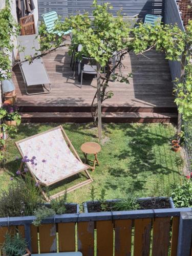 a garden with a bench and a table and a tree at FeWo Sonne in Konstanz