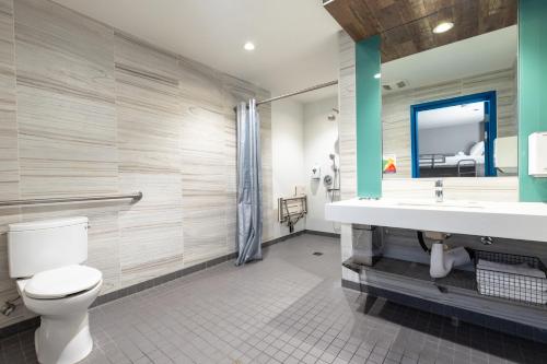 a bathroom with a toilet and a sink at HI Los Angeles Santa Monica Hostel in Los Angeles