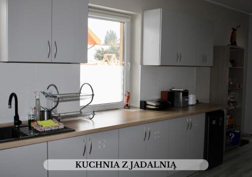Kuchyňa alebo kuchynka v ubytovaní Michałówka Pokoje i Domki