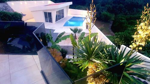 Penthouse Jacuzzi & Pool Luxury Apartments