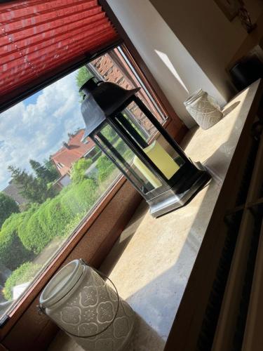 a view of a window with a lamp and a vase at Große Ferienwohnung mit Küche in der Nähe von Hamburg in Horst in Holstein