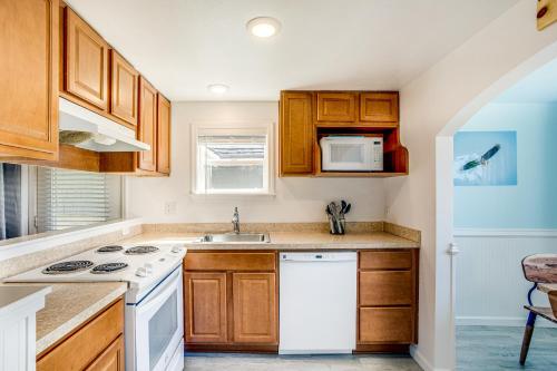 Imagen de la galería de Amazing Ocean & Alsea Bay Views! Dog Friendly!, en Waldport