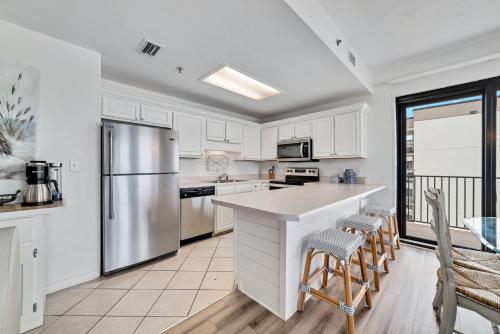 Köök või kööginurk majutusasutuses Phoenix 6 Unit 1415