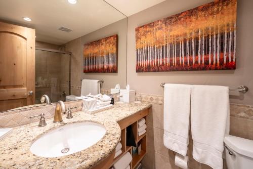 Ванная комната в Lodge at Vail Condominiums