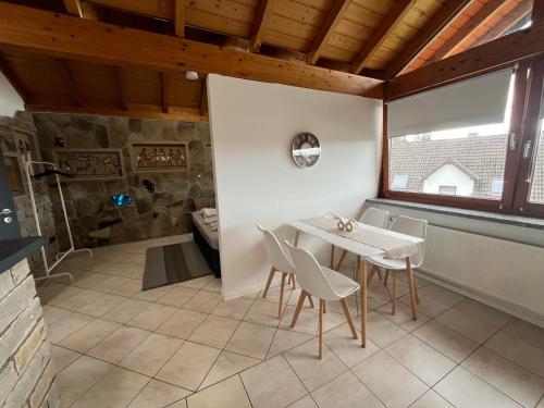 Billede fra billedgalleriet på Stilvolle Wohnung mit Terasse und Garten i Höhr-Grenzhausen