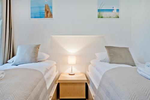 Ένα ή περισσότερα κρεβάτια σε δωμάτιο στο BlueApart Apartamenty Jurata