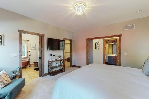 a large bedroom with a bed and a couch at Some Kind of Wonderful-Escape Near Seneca Lake in Senecaville
