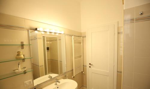 Bagno di Airport FCO, Ostia antica - Livio's home
