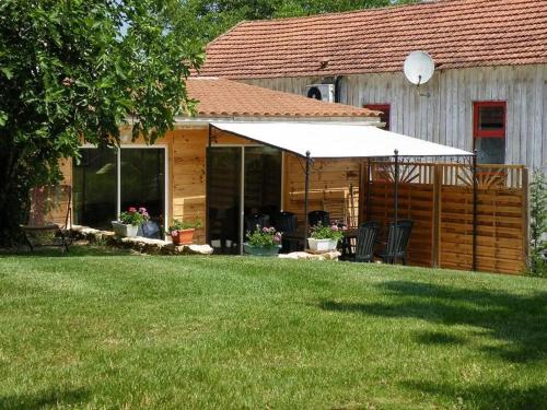 Charmante maison avec piscine partagée à Le Buisson-de-Cadouin