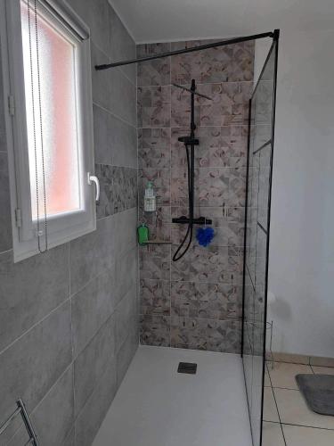 Ένα μπάνιο στο Logement entier, calme, hyper équipé