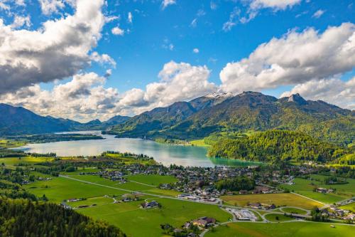 an aerial view of a town with a lake and mountains at Suite Apartment modern getaway - Neu renoviert - Strobl am Wolfgangsee in Strobl