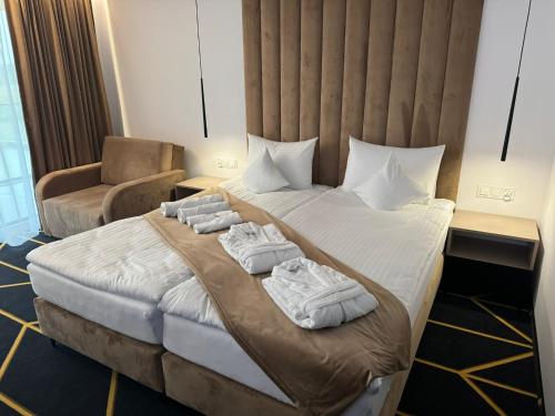 Postel nebo postele na pokoji v ubytování Villa Posh All Suites Hotel & SPA