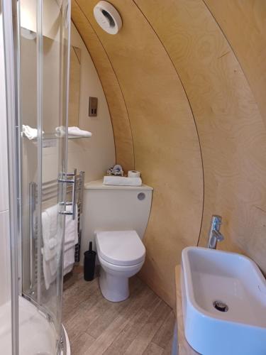 Koupelna v ubytování Glenarm Castle Ocean View Pods