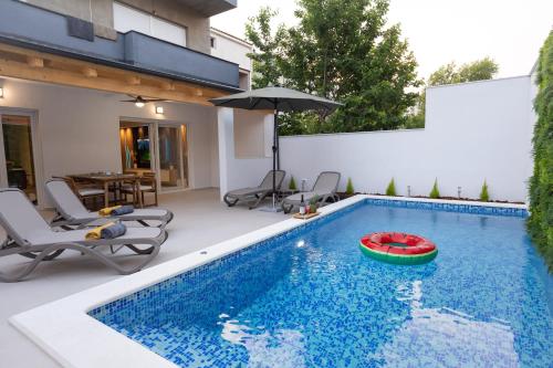 Apartment 88 - Private Heated Pool