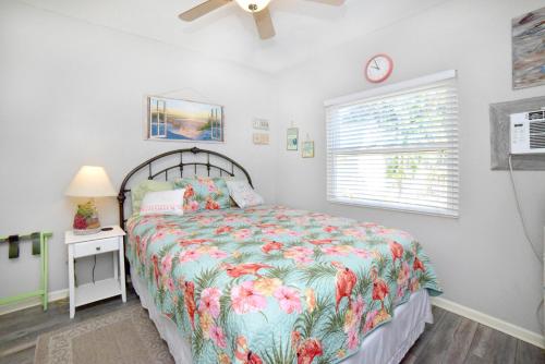 Un pat sau paturi într-o cameră la Relaxing Beach Suite