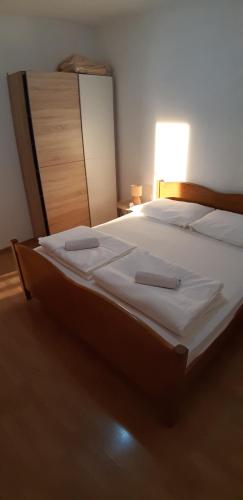 Postel nebo postele na pokoji v ubytování Apartments Kalajžić