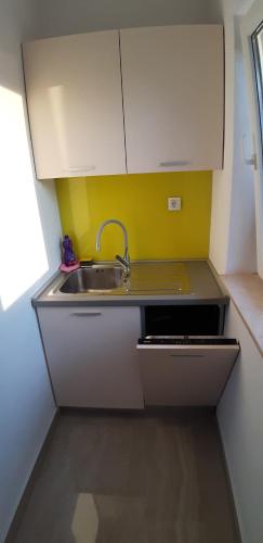 Kuchyň nebo kuchyňský kout v ubytování Apartments Kalajžić