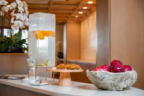 Makanan di atau berdekatan hotel