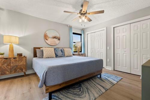 a bedroom with a bed and a ceiling fan at Serenity Haven Luxe Pet Friendly 5BR With Pool in Clearwater