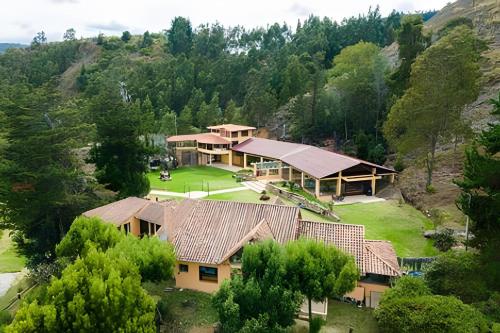 an aerial view of a house in the mountains at Chalet Campestre la Peseta in Ubaté
