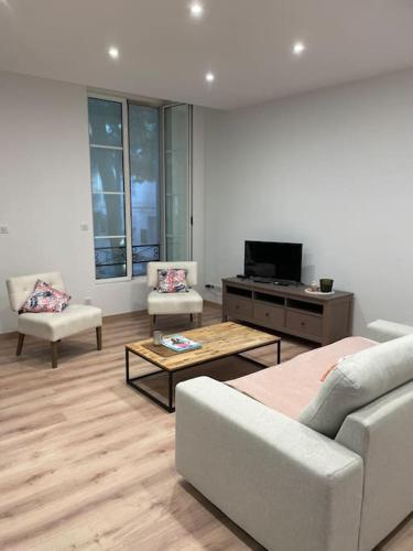 Appartement et parking Saintes