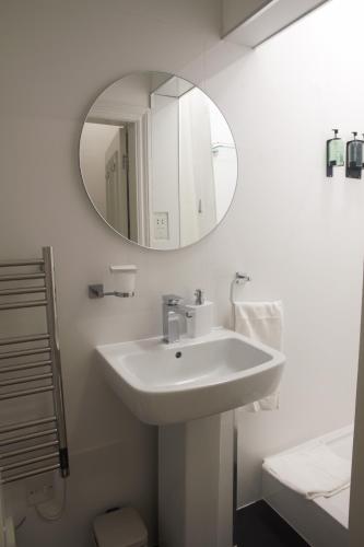 Central London Apartment - Great Location photo 71