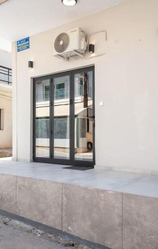 Μike's Corner Apartment