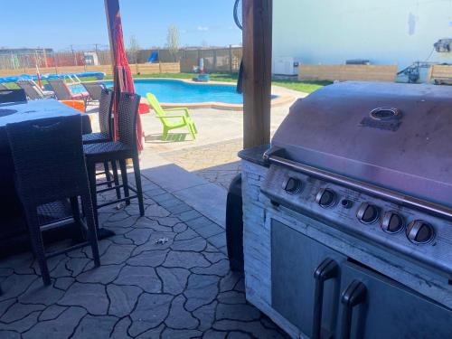 Kemudahan BBQ tersedia untuk tetamu di rumah tamu ini