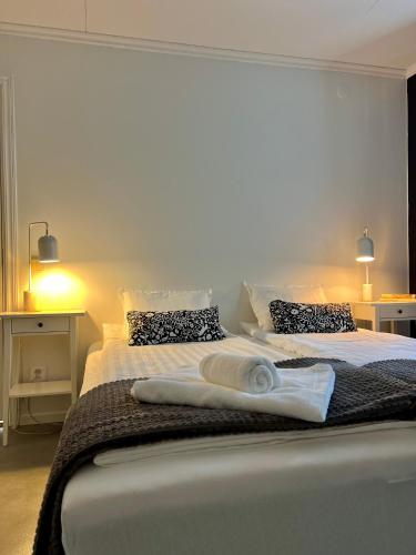a bedroom with two beds with towels on the bed at Cozy apartment in Jädraås nestled near the lake just 10 minutes from Kungsberget in Jädraås