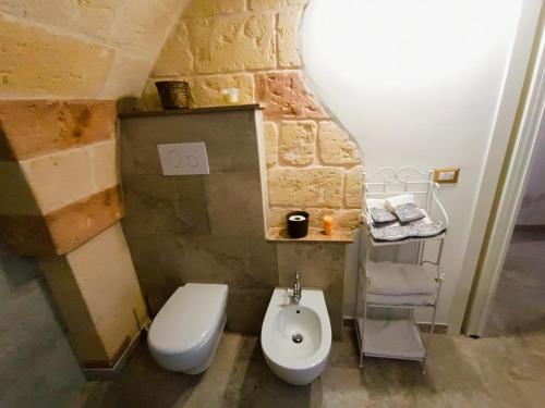 a bathroom with a toilet and a bidet at La Carosa Suite in Oria